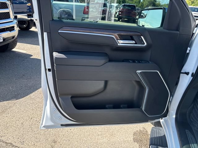 Used 2025 Chevrolet Silverado 1500 LT AWD/4WD image 7