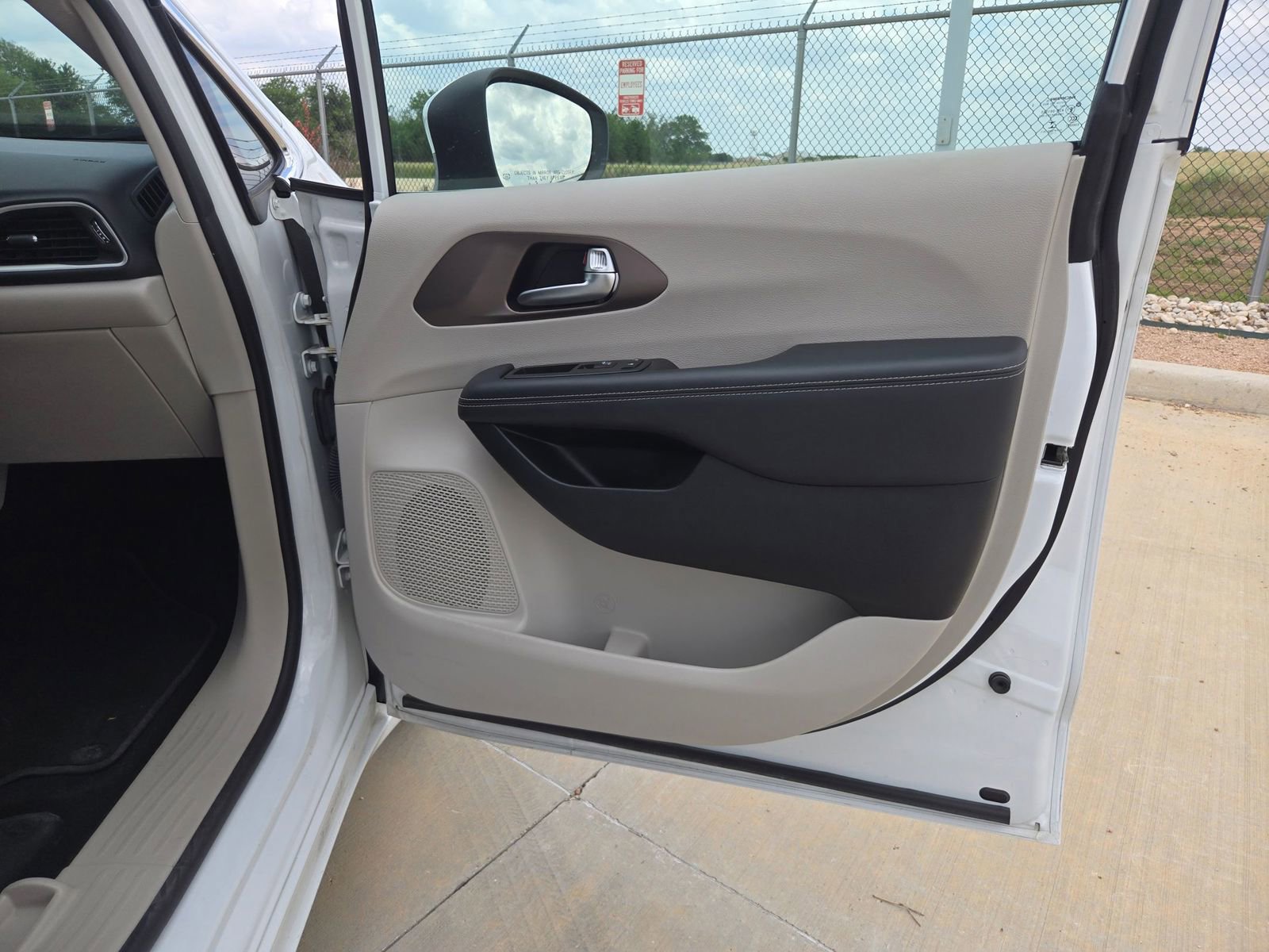 Certified 2023 Chrysler Voyager LX FWD image 27