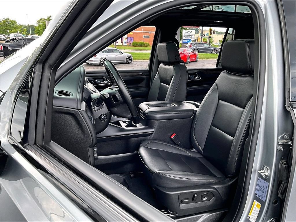 Used 2023 Chevrolet Tahoe Z71 w/ Luxury Package AWD/4WD image 10
