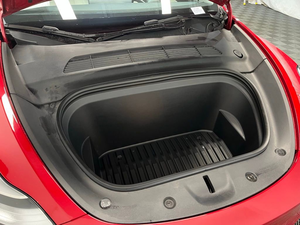 Used 2022 Tesla Model Y Long Range image 25