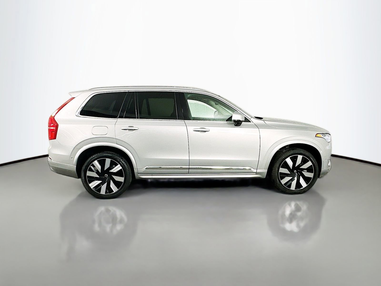 Used 2023 Volvo XC90 T8 Ultimate AWD/4WD image 8