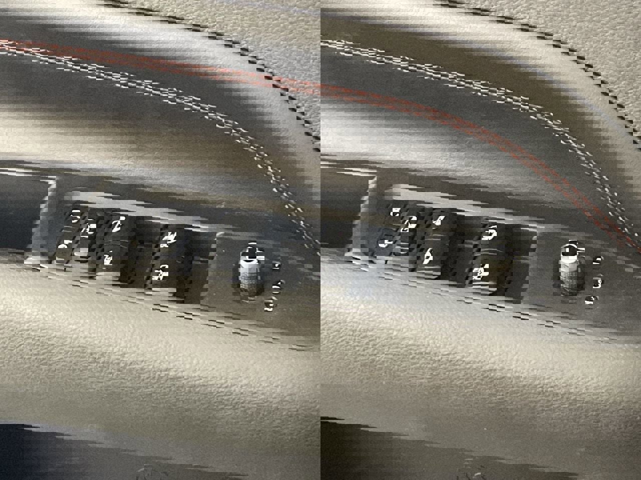 Used 2025 Jeep Compass Trailhawk image 17