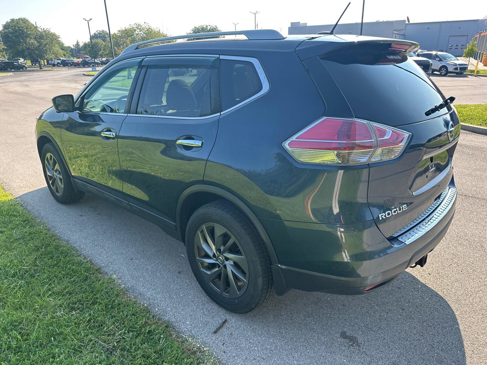 Used 2016 Nissan Rogue SL w/ SL Premium Package AWD/4WD image 12