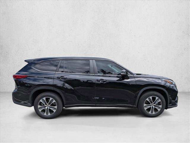 Used 2023 Toyota Highlander XLE video 2