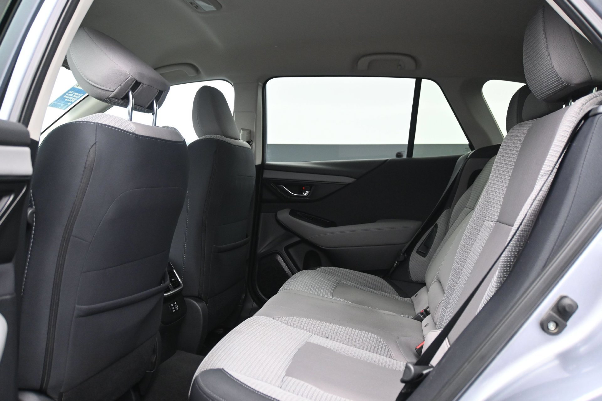 Used 2025 Subaru Outback Premium AWD/4WD image 17