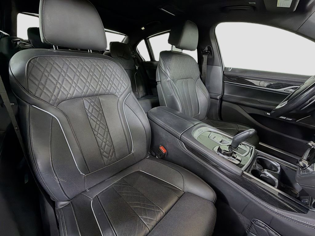 Used 2017 BMW 750i xDrive image 31