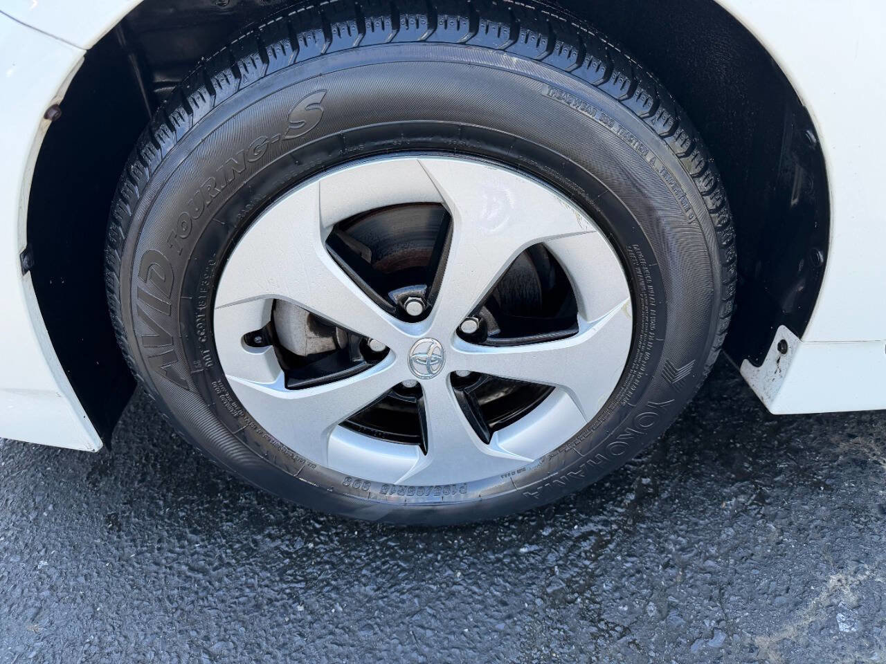 Used 2013 Toyota Prius Four w/ Deluxe Solar Roof Pkg FWD image 14