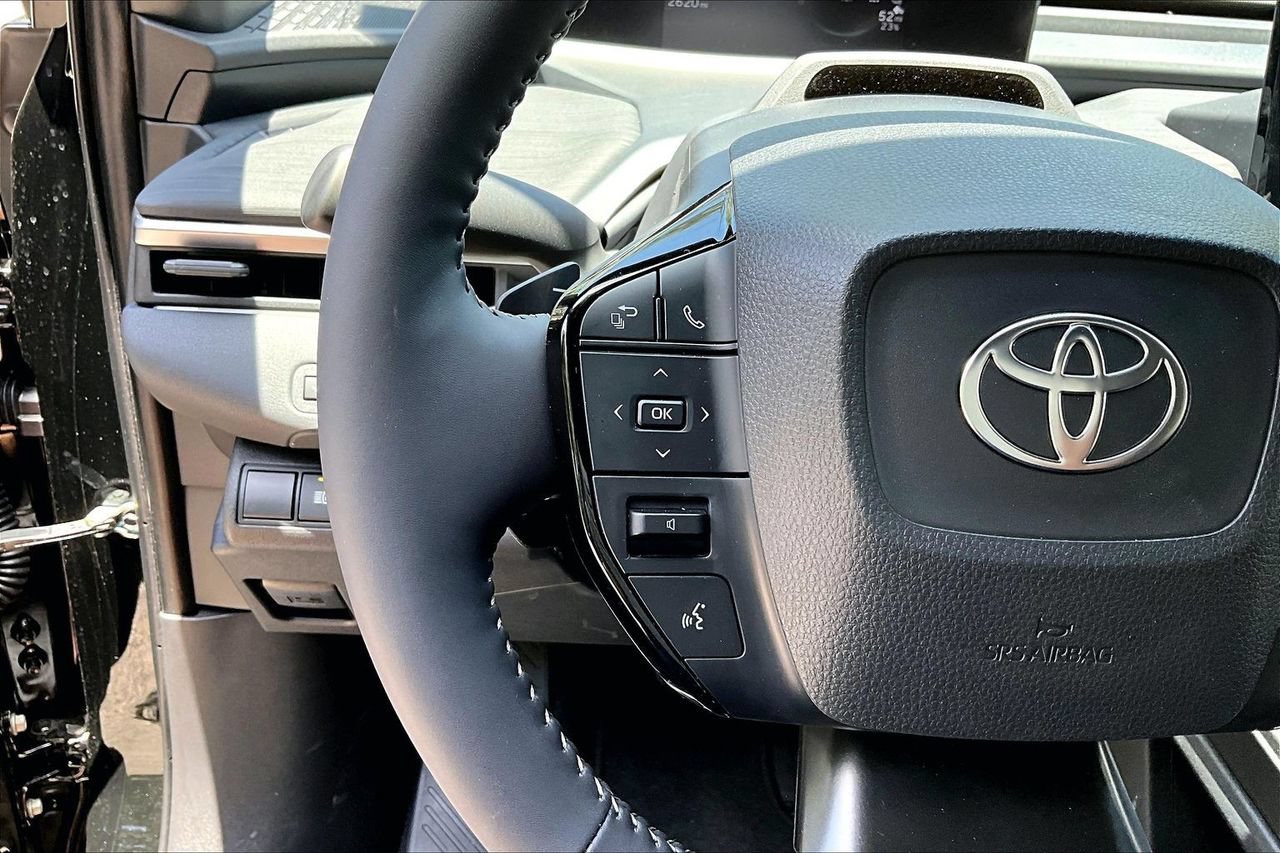 Used 2026 Toyota C-HR AWD/4WD image 10