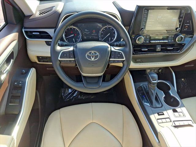 Used 2022 Toyota Highlander XLE AWD/4WD image 21