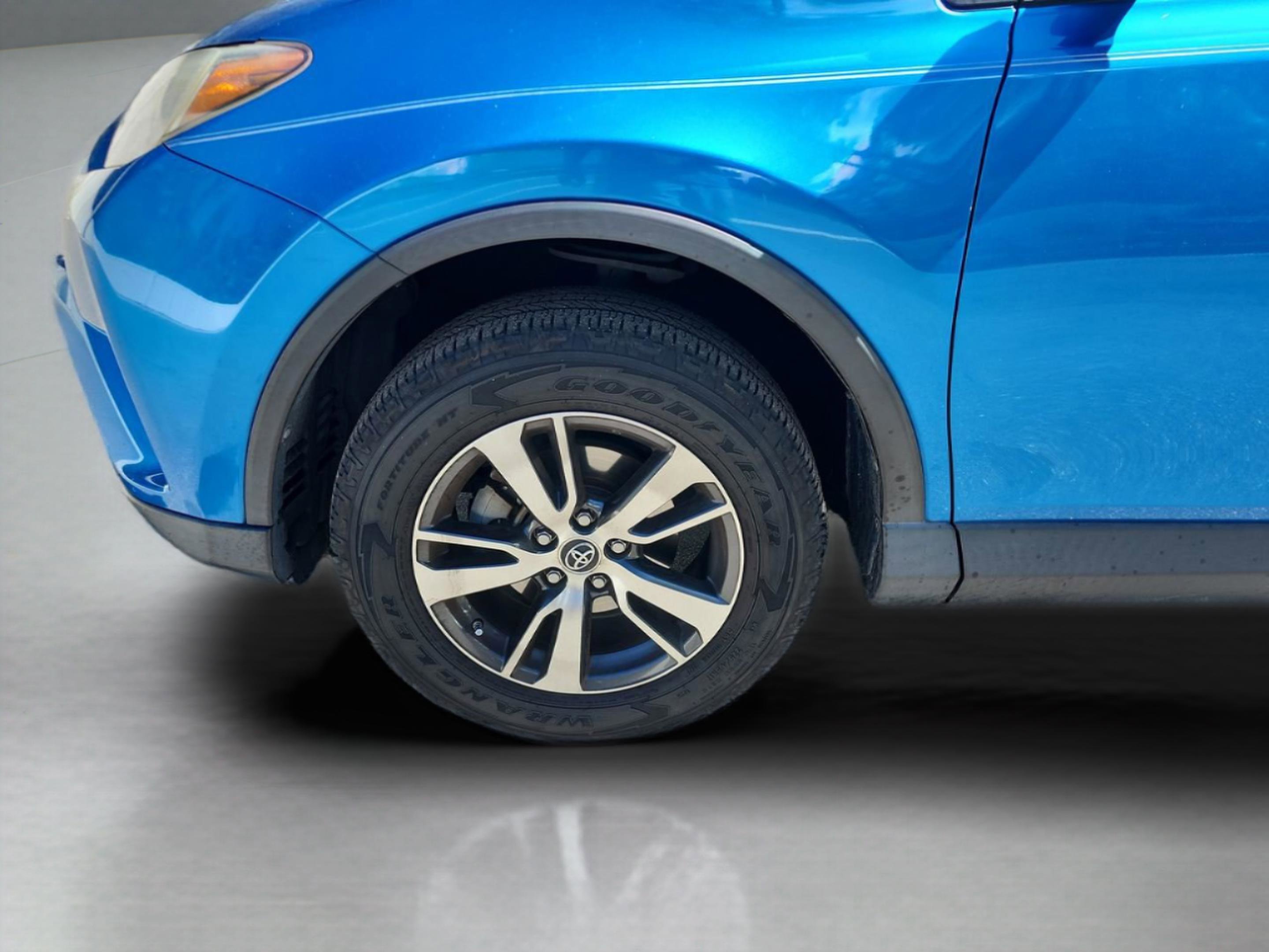 Used 2018 Toyota RAV4 XLE image 26