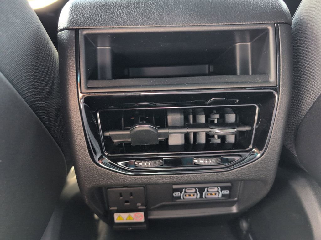 New 2025 Jeep Grand Cherokee Altitude image 34