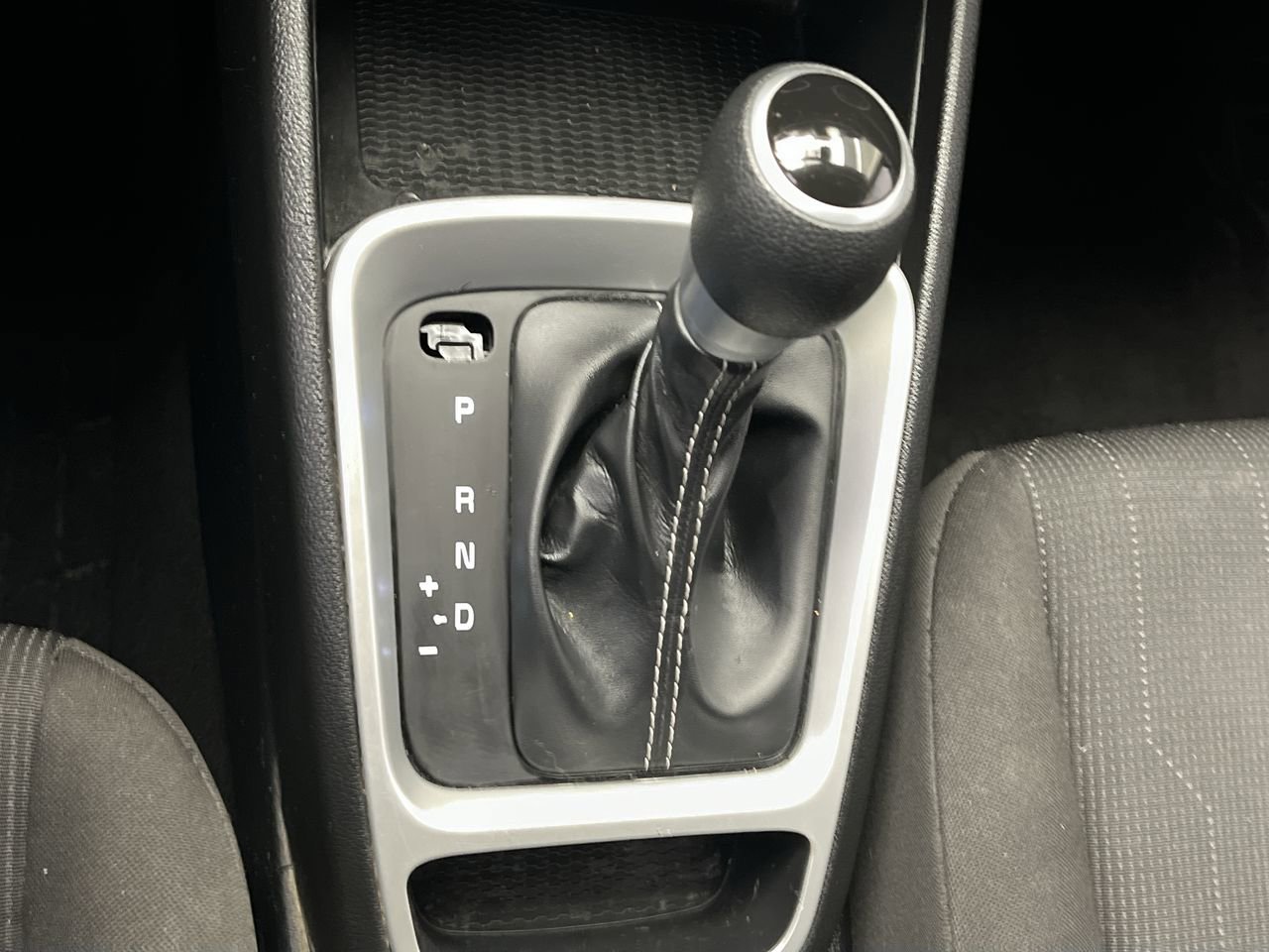 Used 2021 Hyundai Venue SE image 18