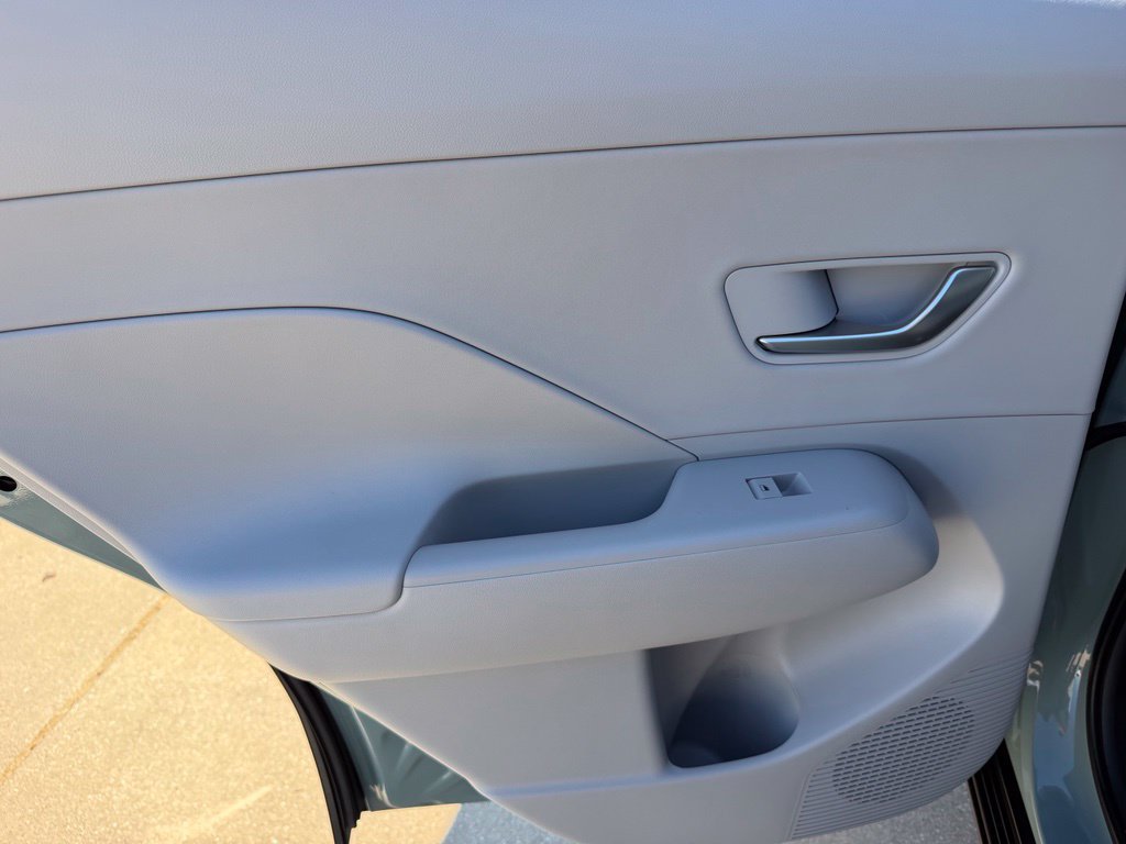 Used 2025 Hyundai Kona Limited FWD image 13