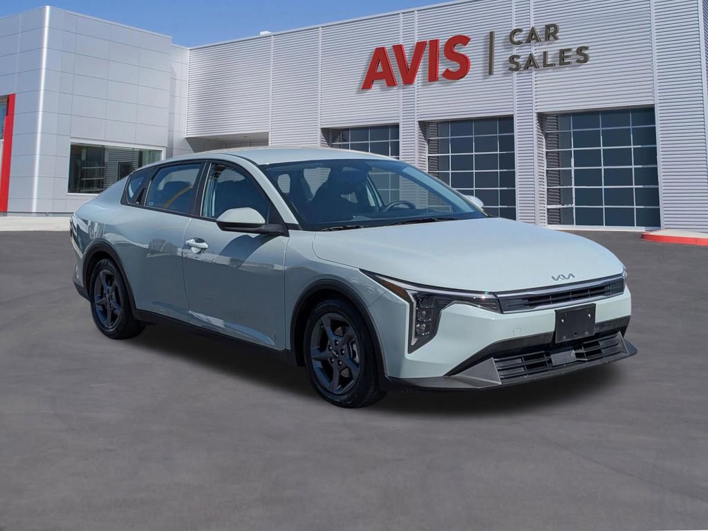 Used 2025 Kia K4 LXS image 3