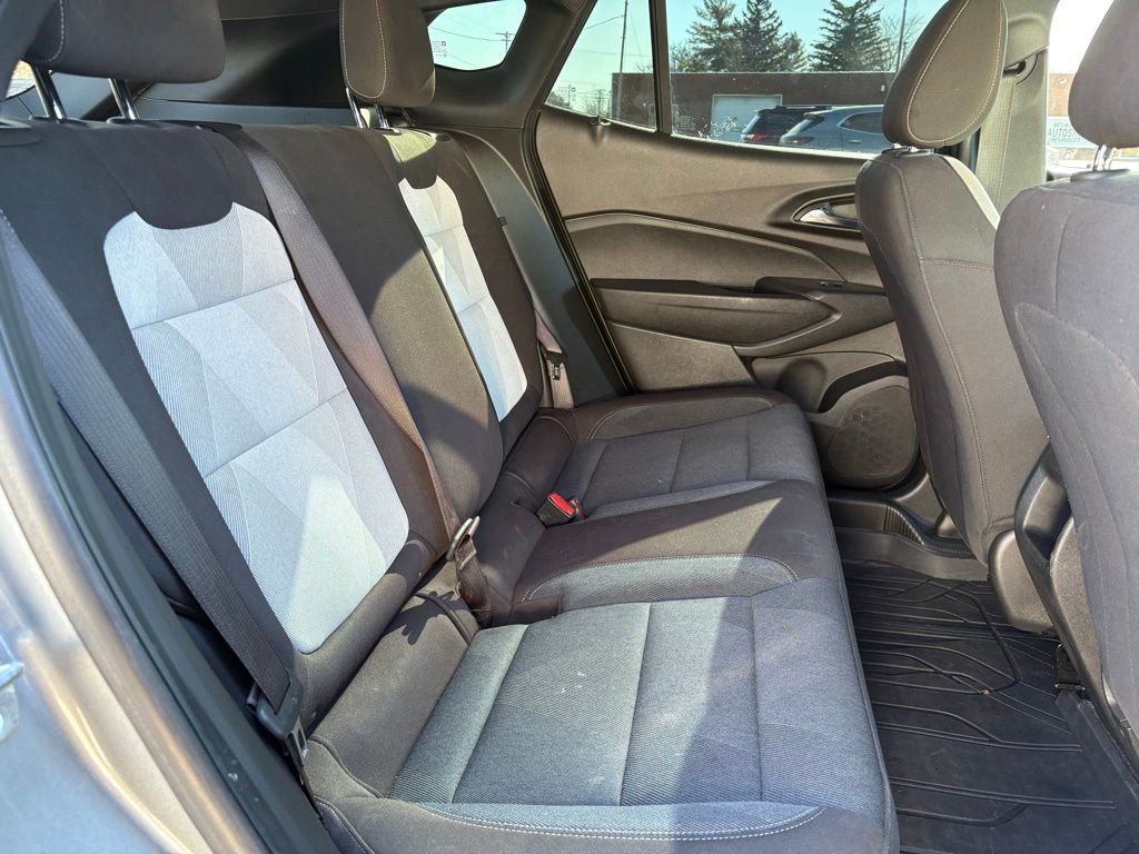 Used 2025 Chevrolet Trax RS image 15