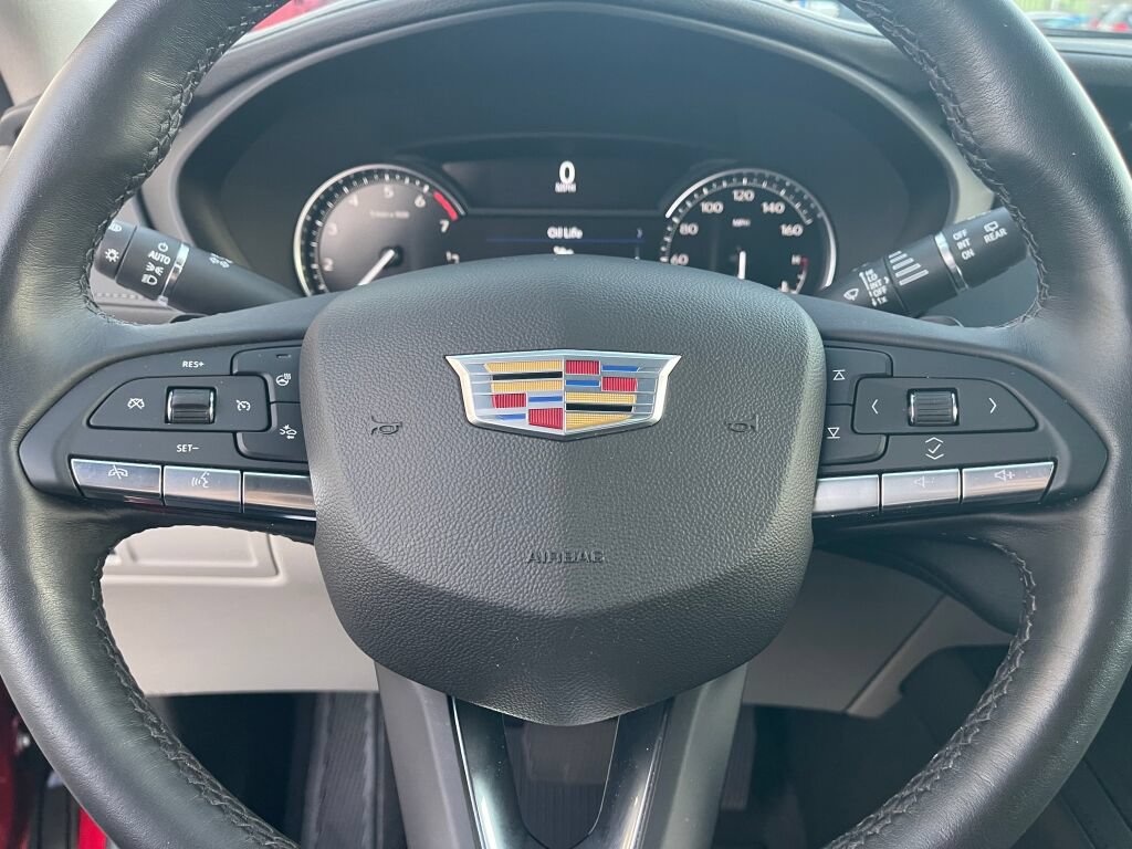 Used 2023 Cadillac XT4 Luxury w/ Cold Weather Package FWD image 16