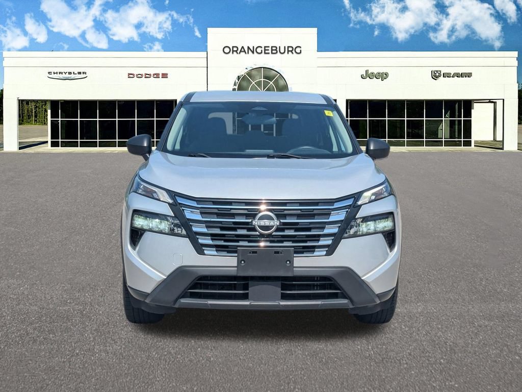 Used 2024 Nissan Rogue S AWD/4WD image 2