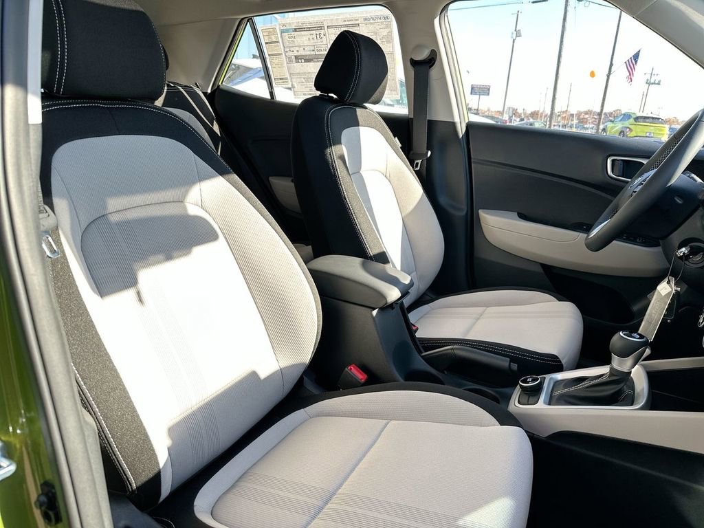 Used 2023 Hyundai Venue SEL image 20