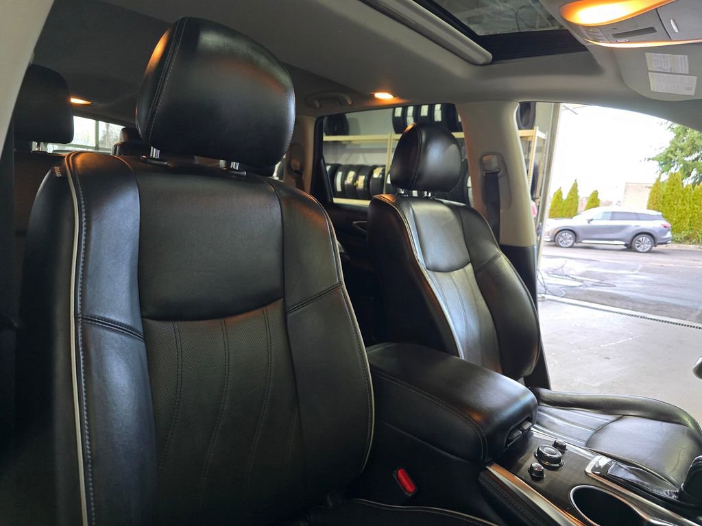 Used 2019 INFINITI QX60 Luxe w/ Essential Package image 29