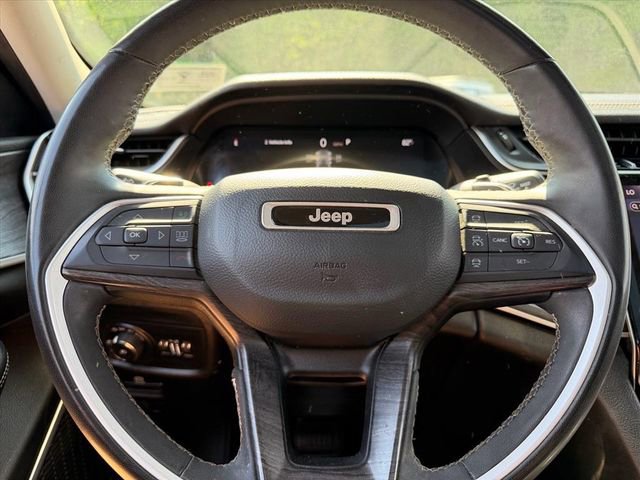 Used 2023 Jeep Grand Cherokee Limited w/ Luxury Tech Group II AWD/4WD image 15