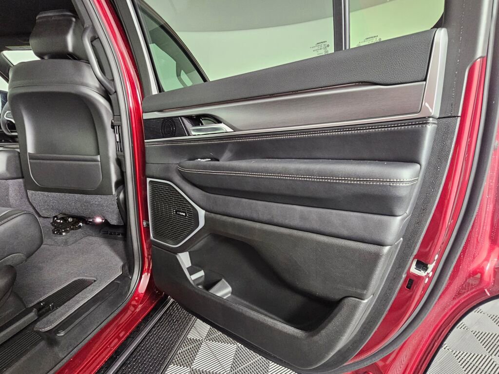 New 2026 Jeep Grand Wagoneer Limited image 37