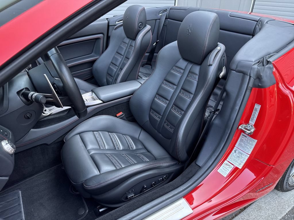 Used 2010 Ferrari California RWD image 11