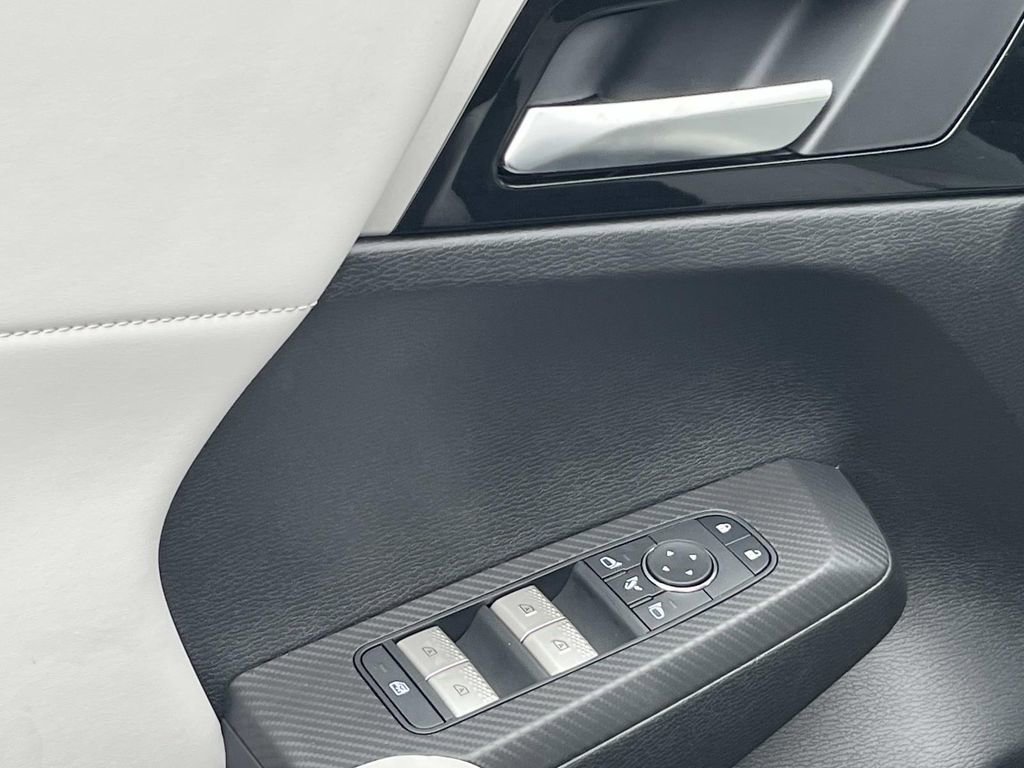 New 2026 Mitsubishi Outlander SE image 12