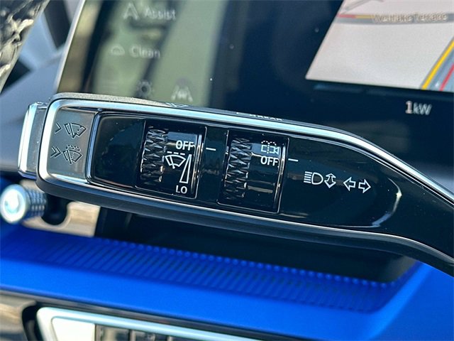 Used 2025 Cadillac Optiq Luxury 2 image 9