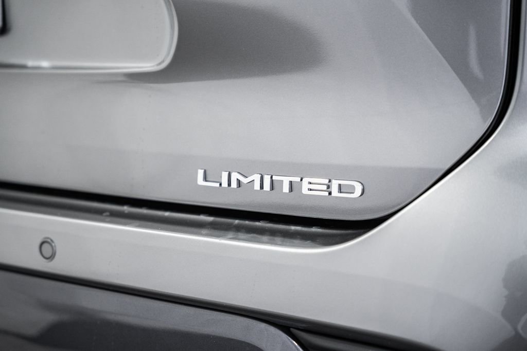 New 2026 Toyota Highlander Limited image 8