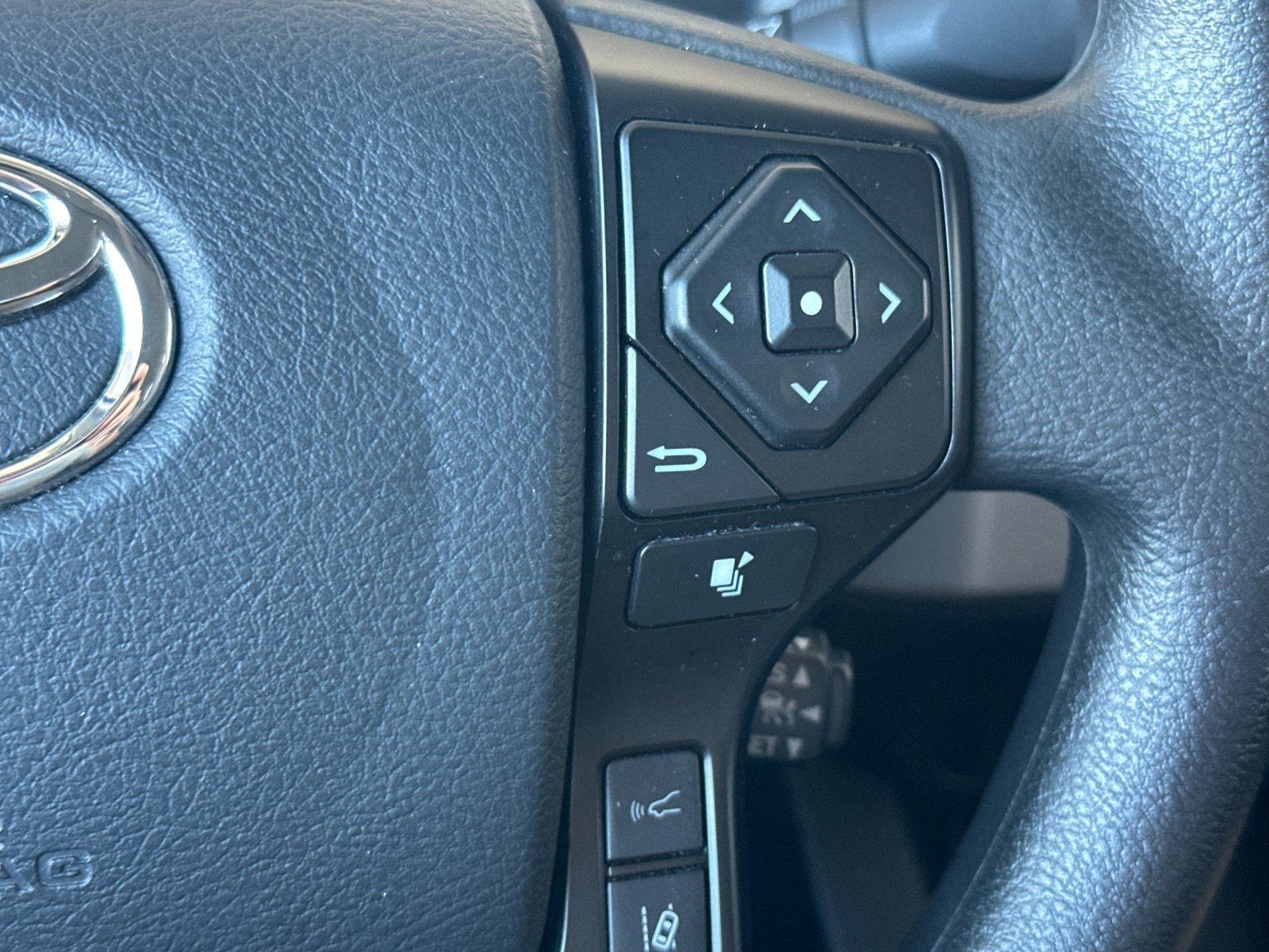 Used 2023 Toyota Tacoma SR w/ SR Convenience Package RWD image 27