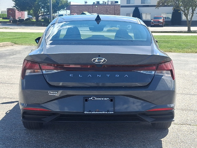 Used 2023 Hyundai Elantra SEL w/ Cargo Package FWD image 6