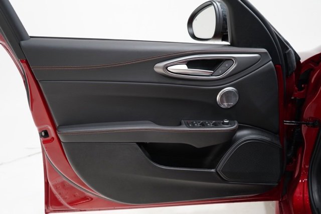 New 2025 Alfa Romeo Giulia Intensa w/ Driving Assist Package image 18