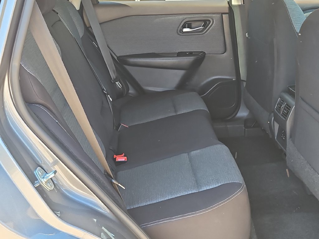 Used 2023 Nissan Rogue SV FWD image 27