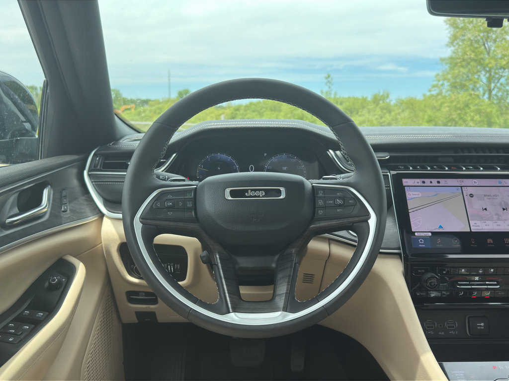 Used 2024 Jeep Grand Cherokee Limited w/ Luxury Tech Group II AWD/4WD image 31