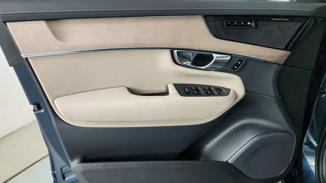 New 2026 Volvo XC90 B6 Plus w/ Protection Package AWD/4WD image 9