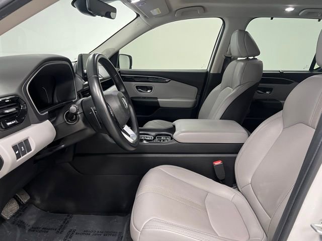 Used 2025 Honda Pilot Touring image 17