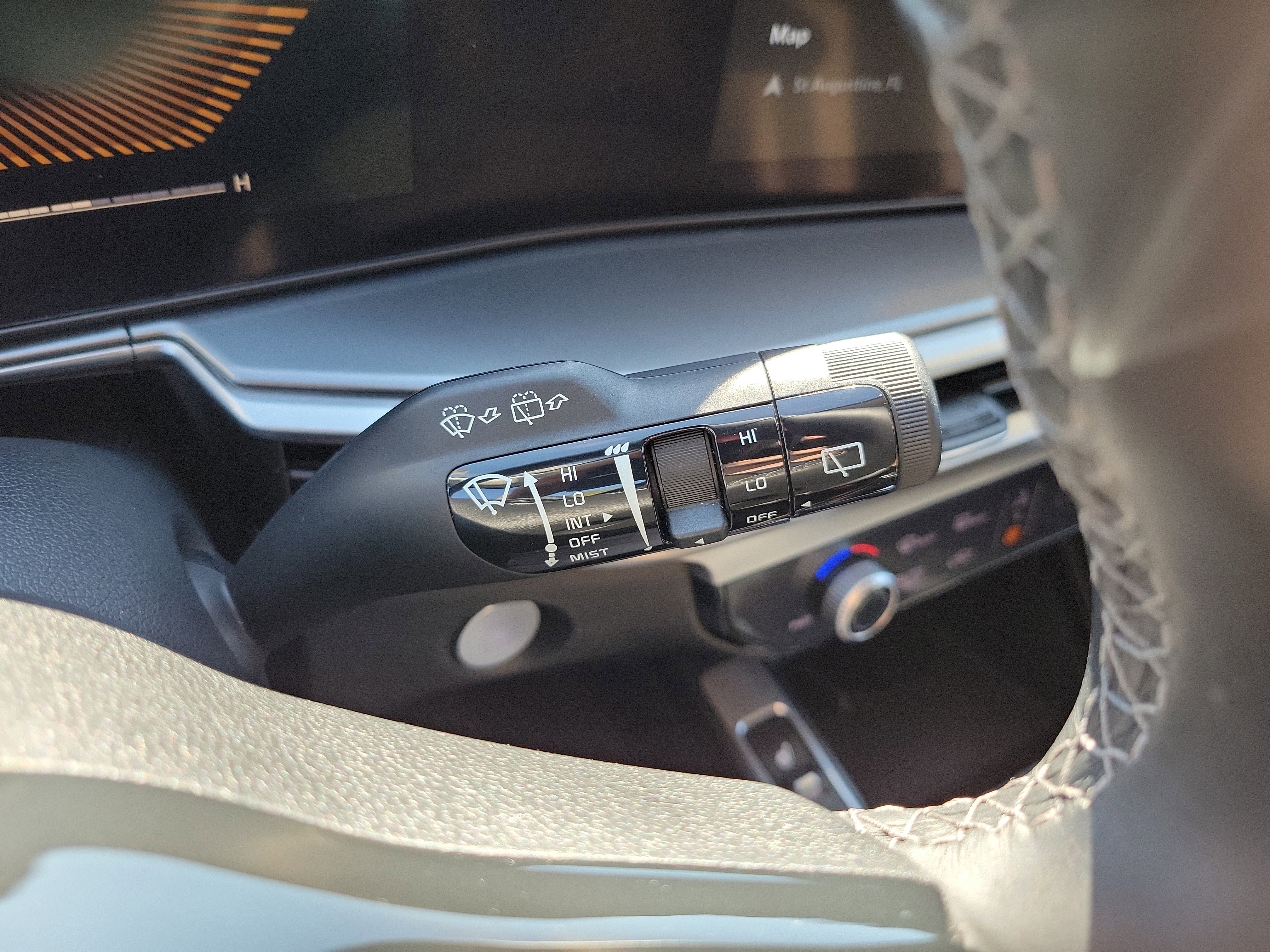 Certified 2025 Kia Sorento S image 29