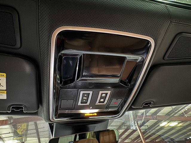 Used 2017 Land Rover Range Rover Autobiography image 53