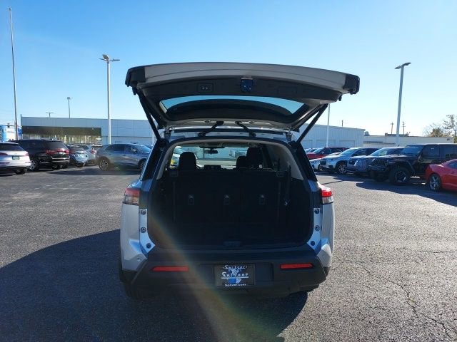 New 2025 Nissan Pathfinder SV image 6