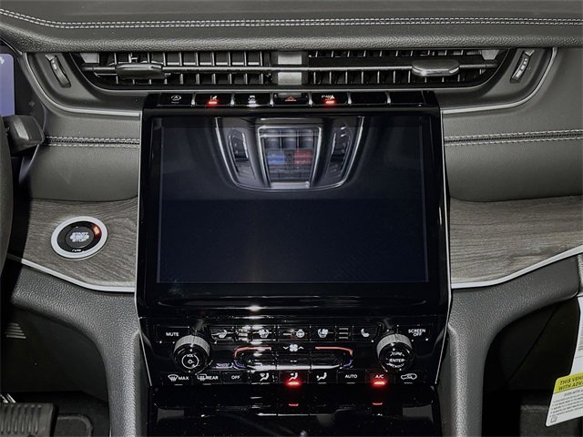New 2025 Jeep Grand Cherokee Limited w/ Luxury Tech Group II image 8