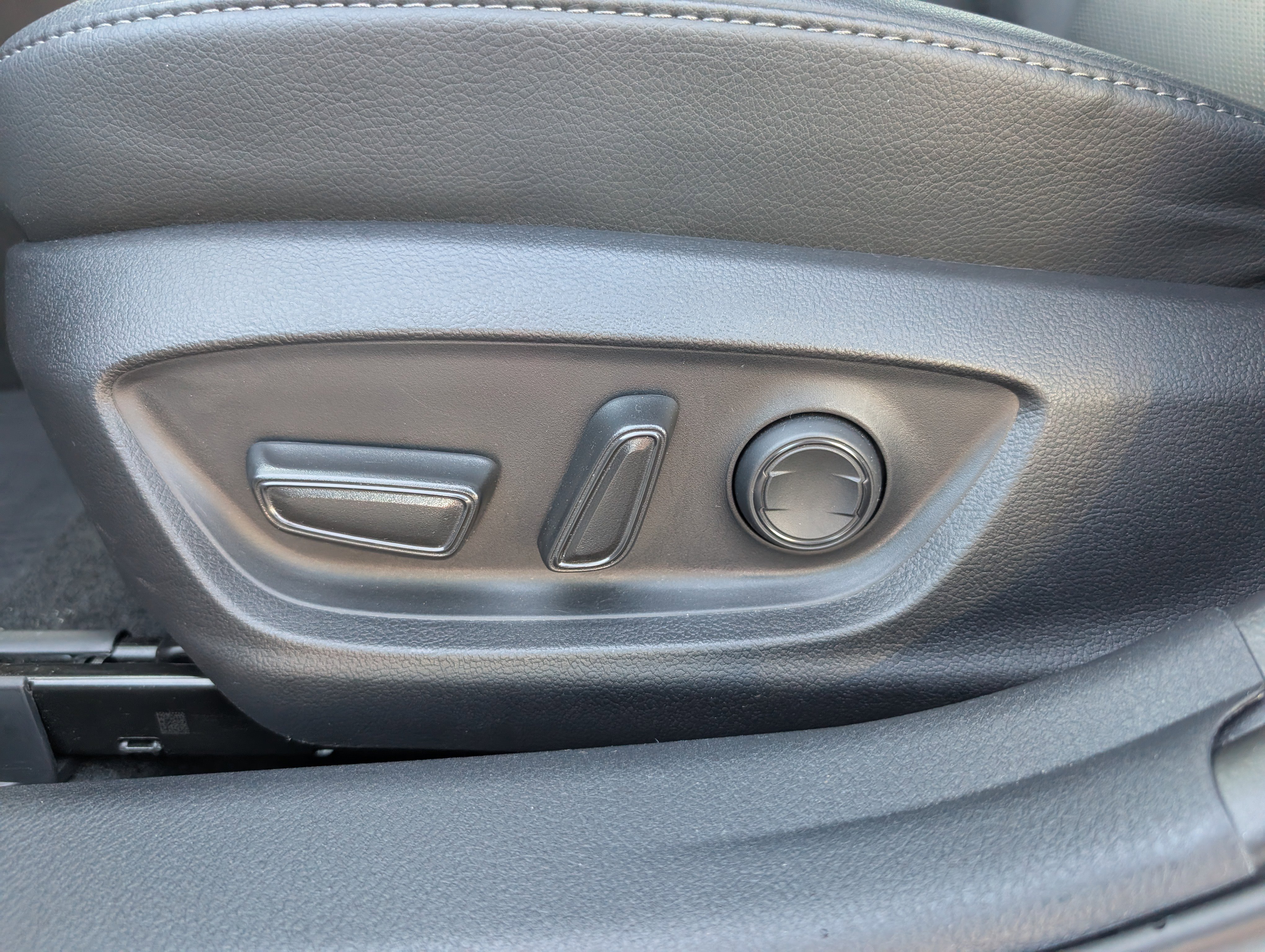 Used 2023 Toyota Camry XLE image 15