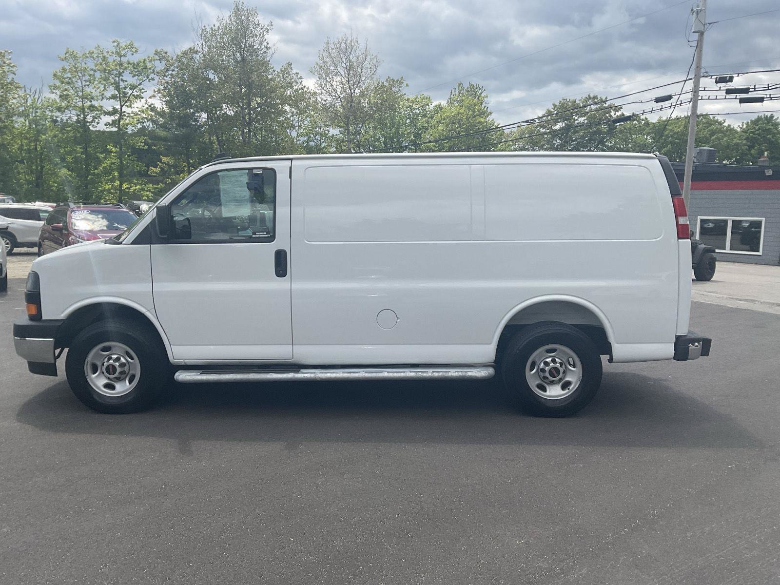 Used 2025 GMC Savana 2500 w/ Driver Convenience Package RWD image 2