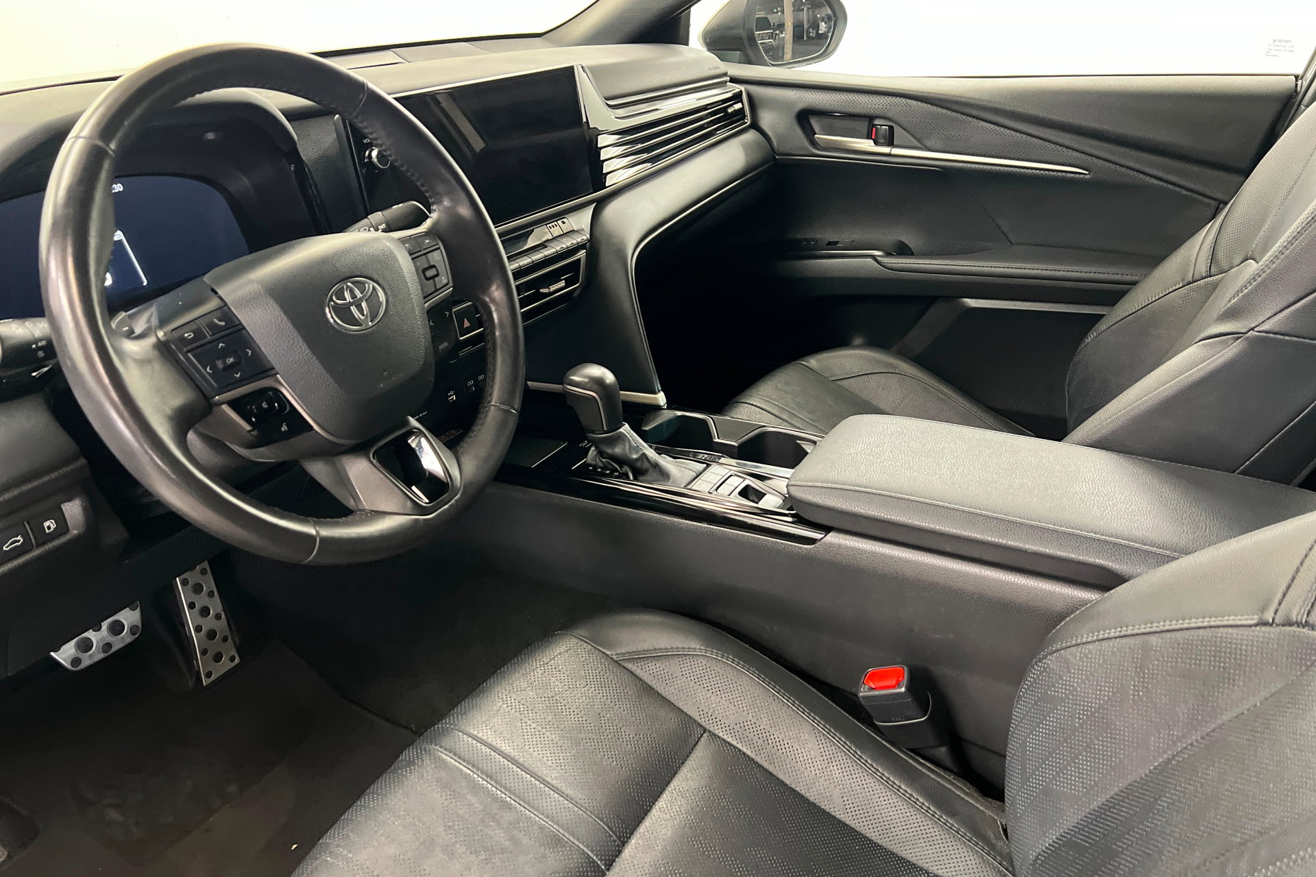 Used 2025 Toyota Camry XSE FWD image 16