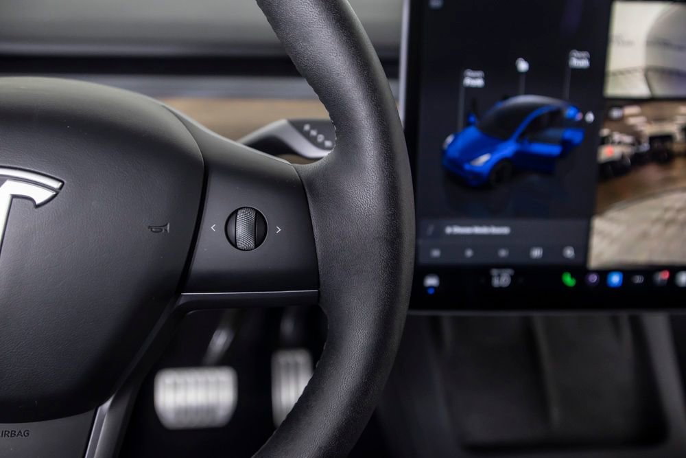 Used 2025 Tesla Model Y Performance image 46