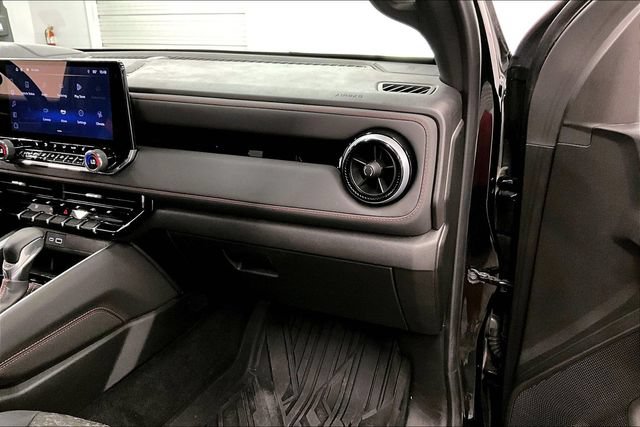 Used 2024 Chevrolet Colorado Z71 w/ Z71 Convenience Package 2 AWD/4WD image 18