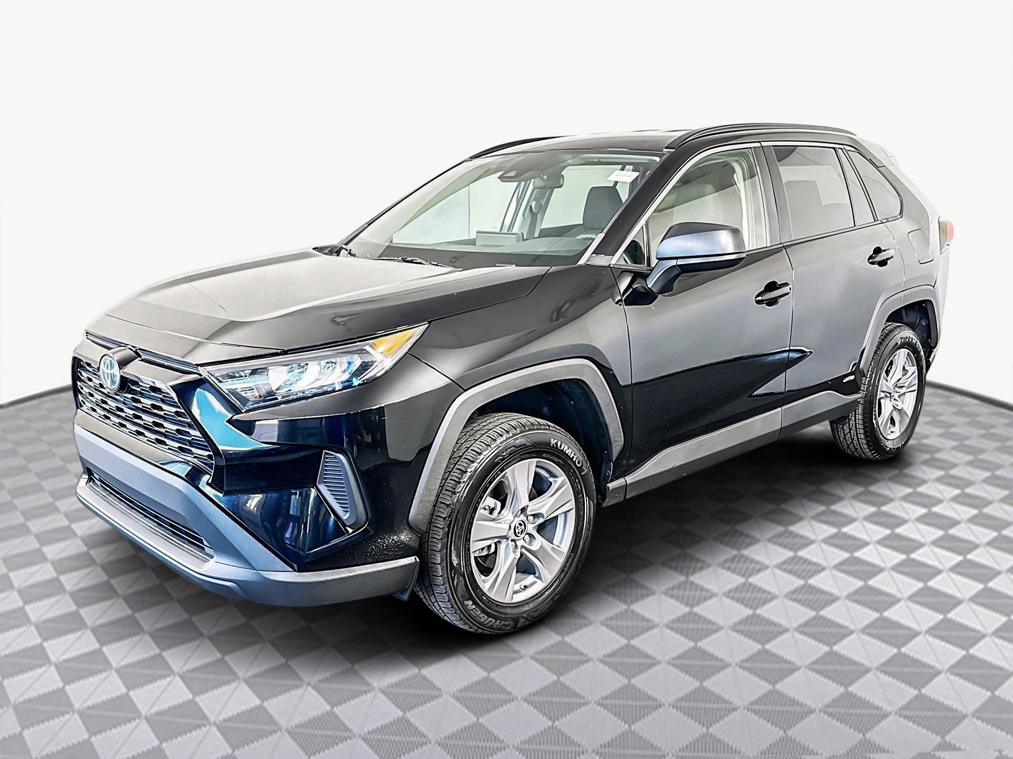 Used 2022 Toyota RAV4 LE image 4
