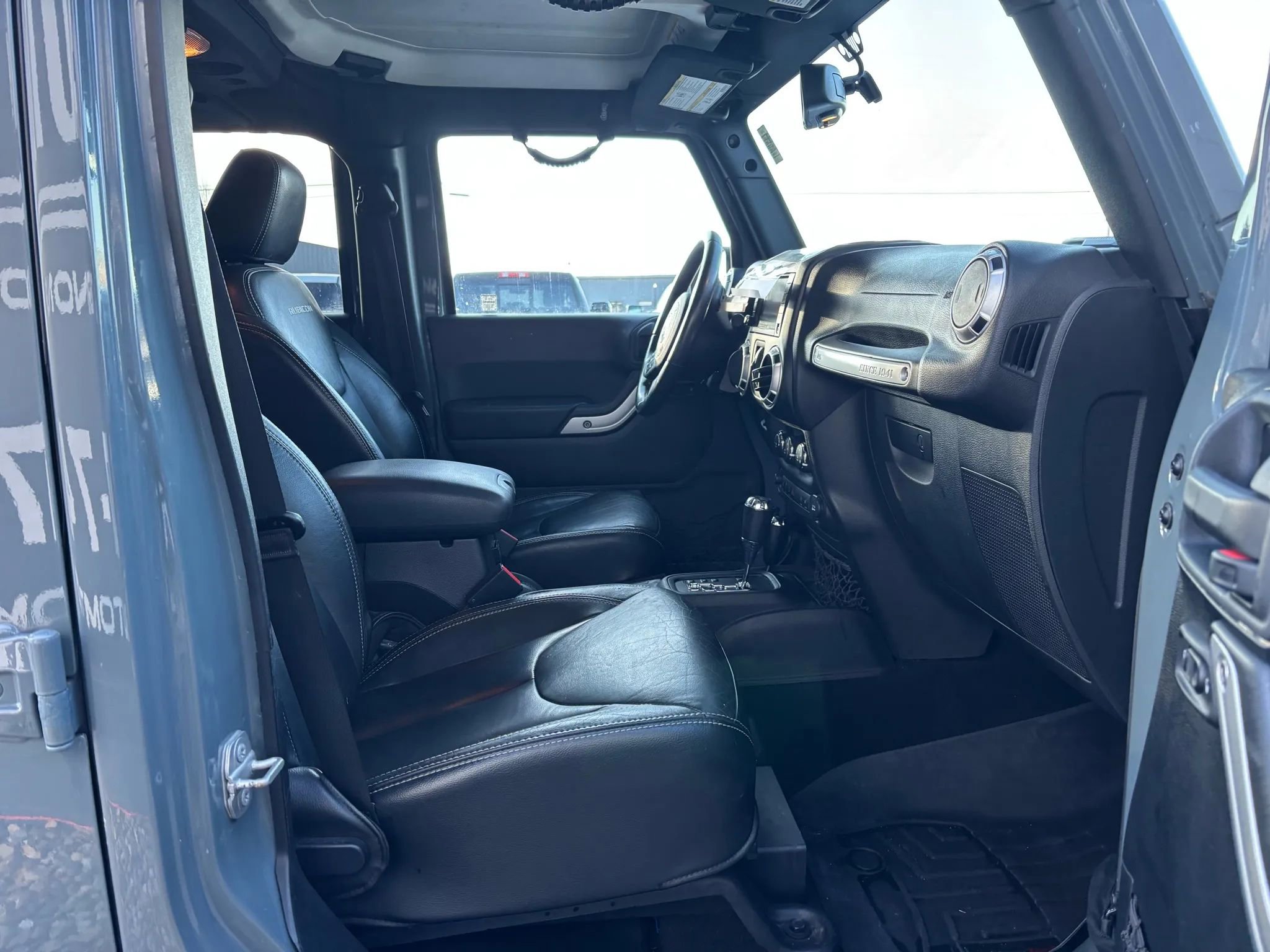 Used 2015 Jeep Wrangler Unlimited Rubicon w/ Connectivity Group image 16