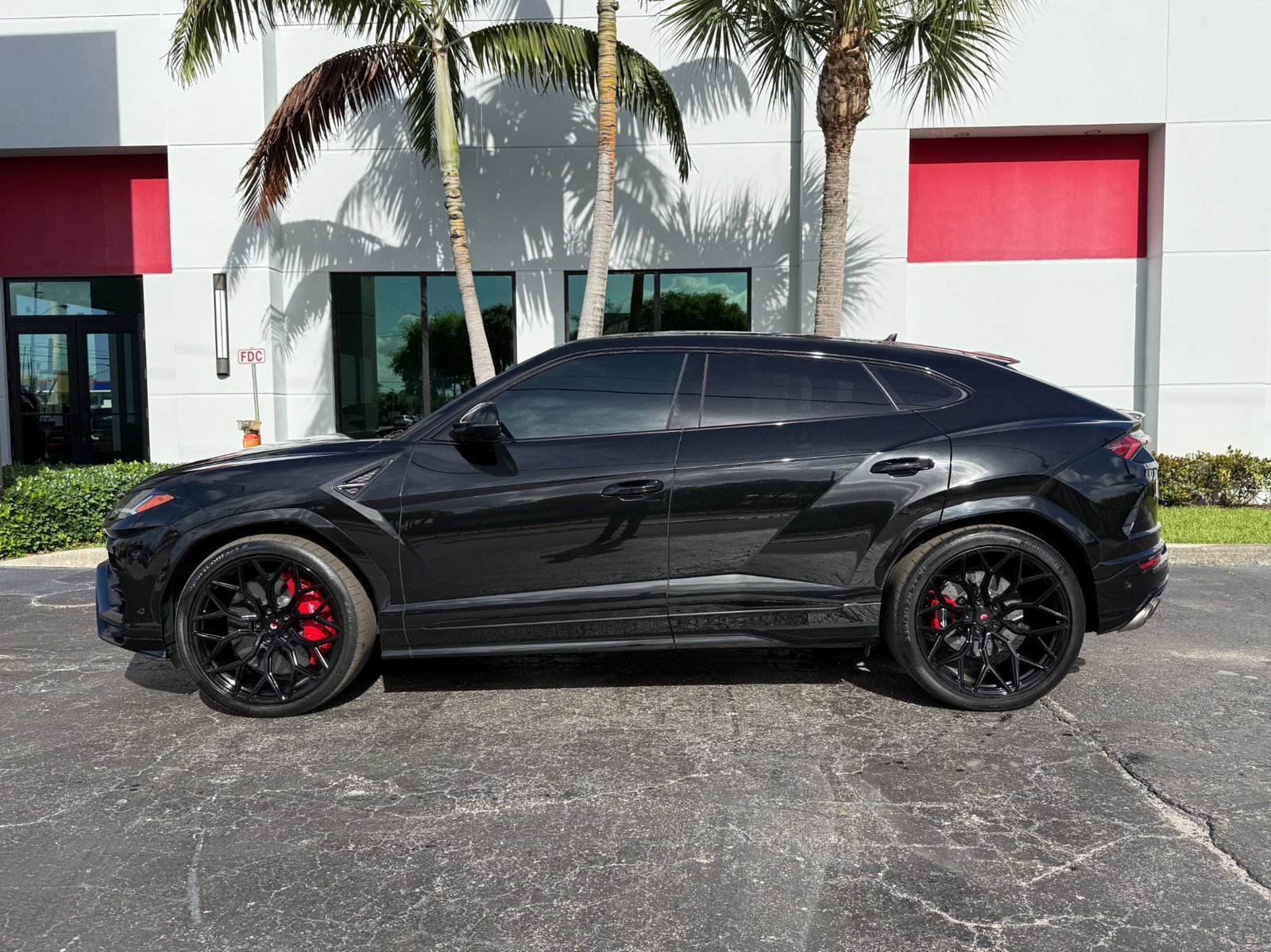 Used 2019 Lamborghini Urus AWD/4WD image 9