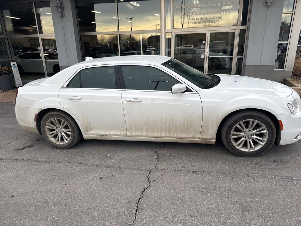 Used 2020 Chrysler 300 Touring L w/ Quick Order Package 2EF image 4