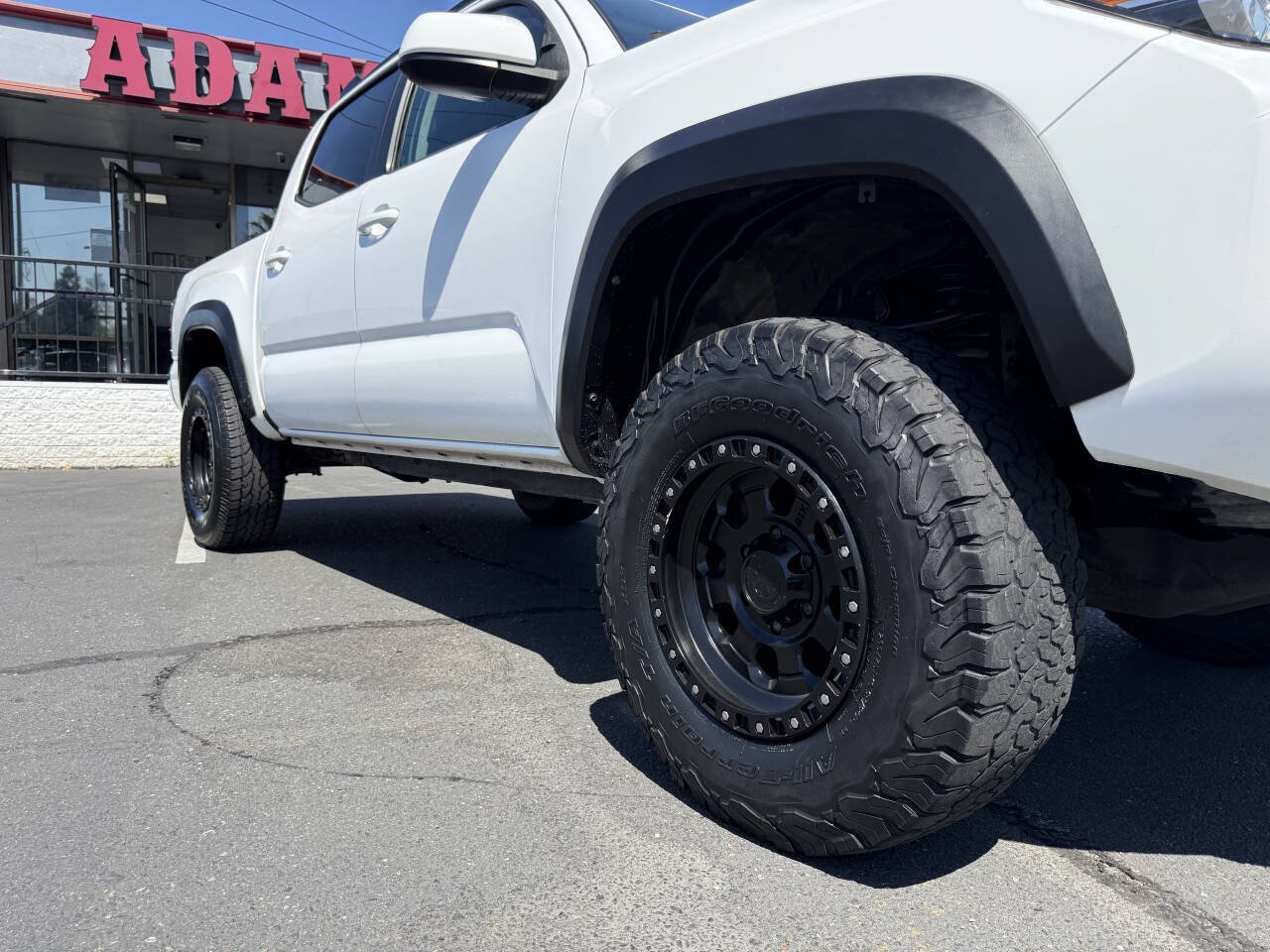Used 2018 Toyota Tacoma SR5 RWD image 22